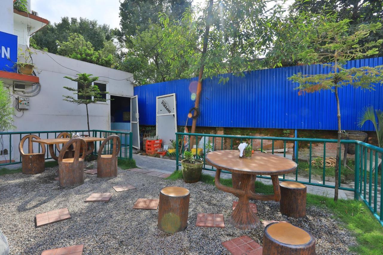 Oyo 591 Hotel Blue Moon Dharampur Extérieur photo