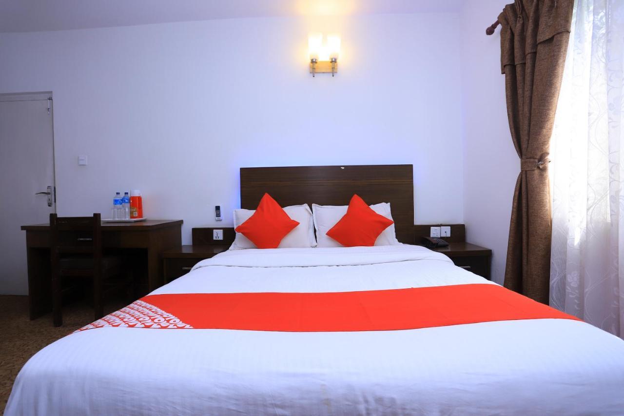 Oyo 591 Hotel Blue Moon Dharampur Extérieur photo
