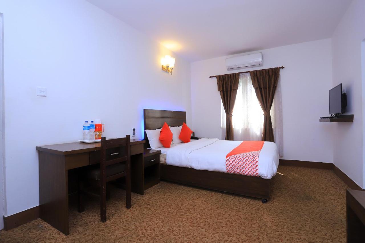 Oyo 591 Hotel Blue Moon Dharampur Extérieur photo