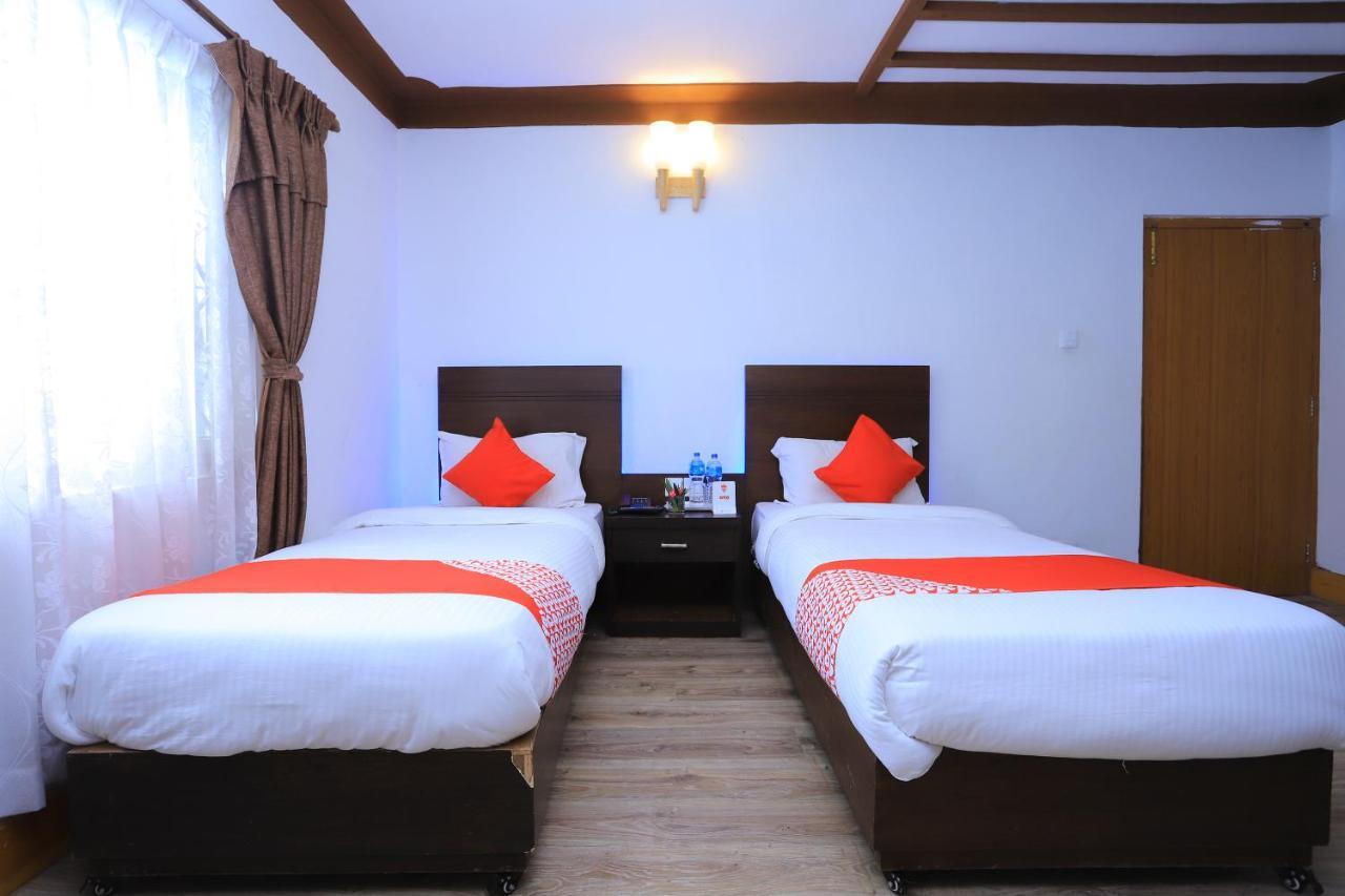 Oyo 591 Hotel Blue Moon Dharampur Extérieur photo